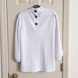 Small white top 3/4 sleeve